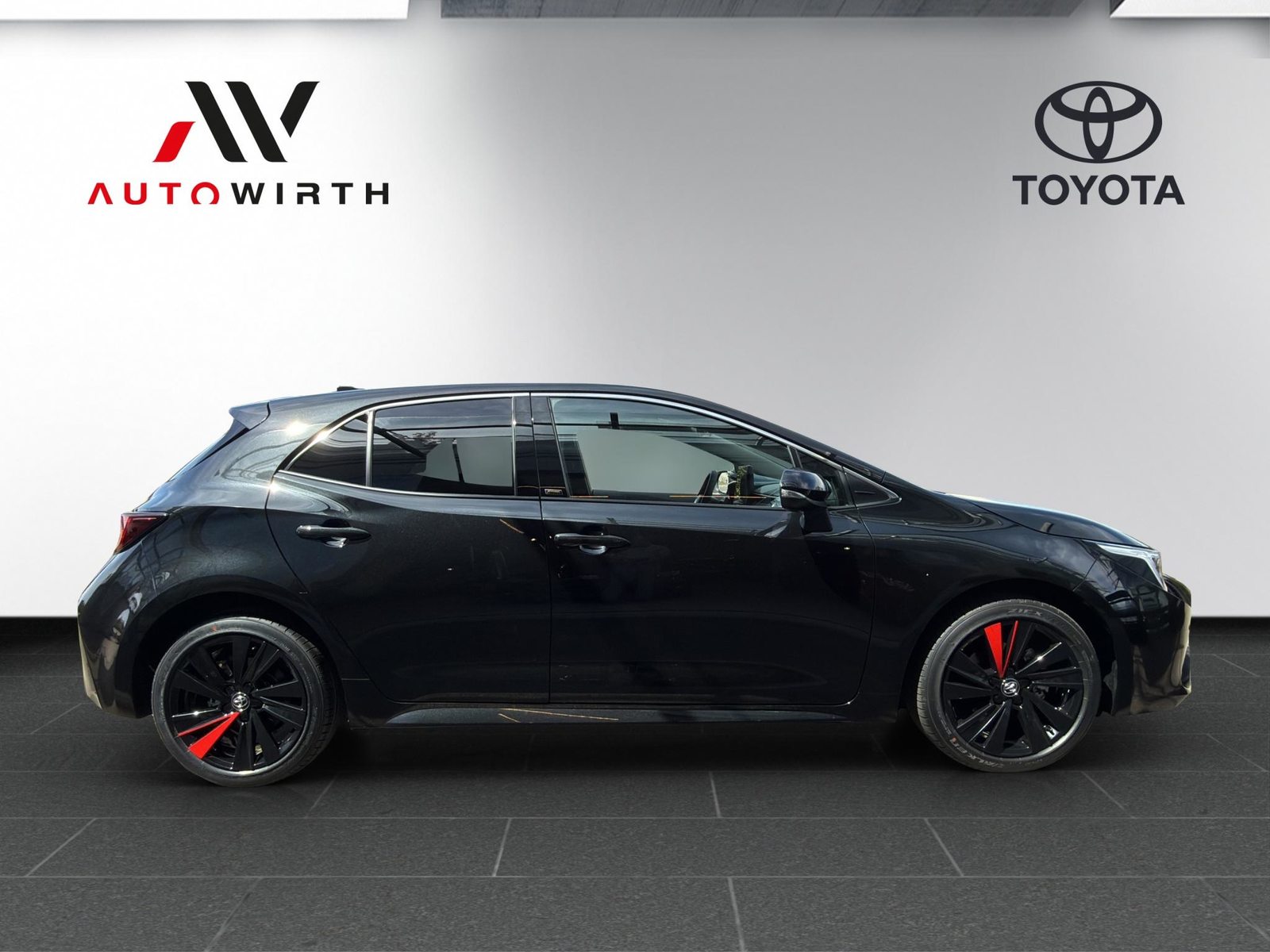 TOYOTA Corolla 1.8 HSD Swiss Edition, Full-Hybrid Petrol/Electric, New car, Automatic - 3