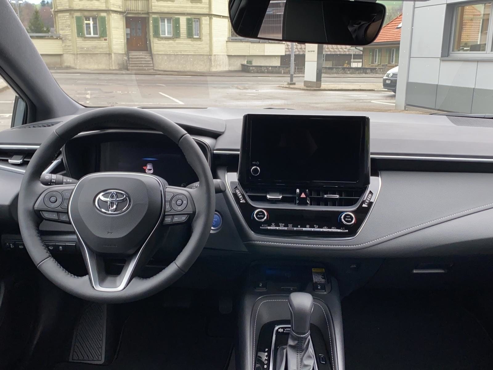 TOYOTA Corolla 1.8 HSD Trend, Voll-Hybrid Benzin/Elektro, Occasion / Gebraucht, Automatik - 7