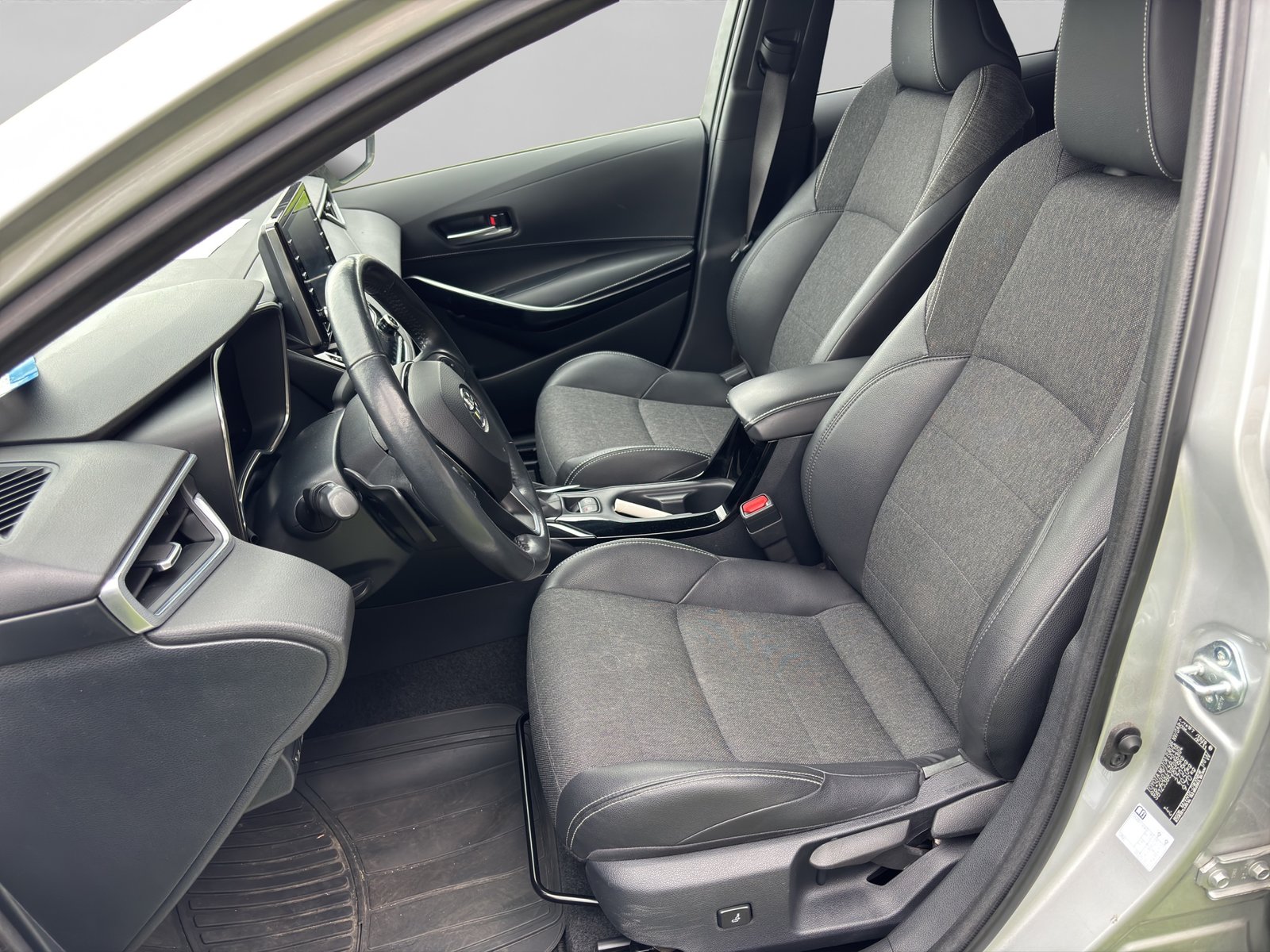 TOYOTA Corolla 2.0 HSD Premium e-CVT, Hybride Intégral Essence/Électricité, Occasion / Utilisé, Automatique - 7