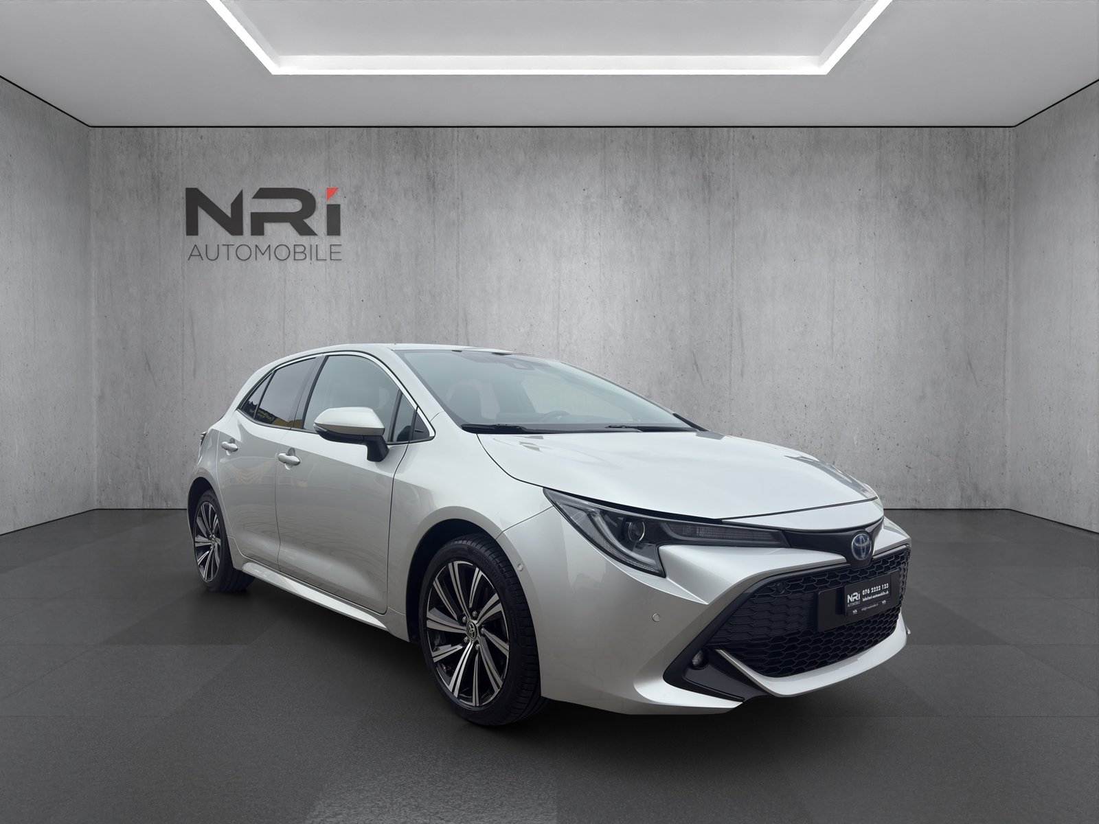TOYOTA Corolla 1.8 HSD Trend, Full-Hybrid Petrol/Electric, Second hand / Used, Automatic - 3