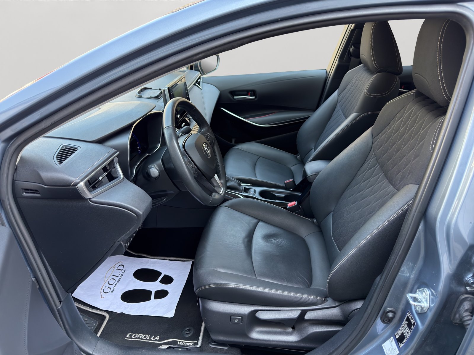 TOYOTA Corolla 1.8 HSD Limousine Comfort e-CVT, Full-Hybrid Petrol/Electric, Second hand / Used, Automatic - 6