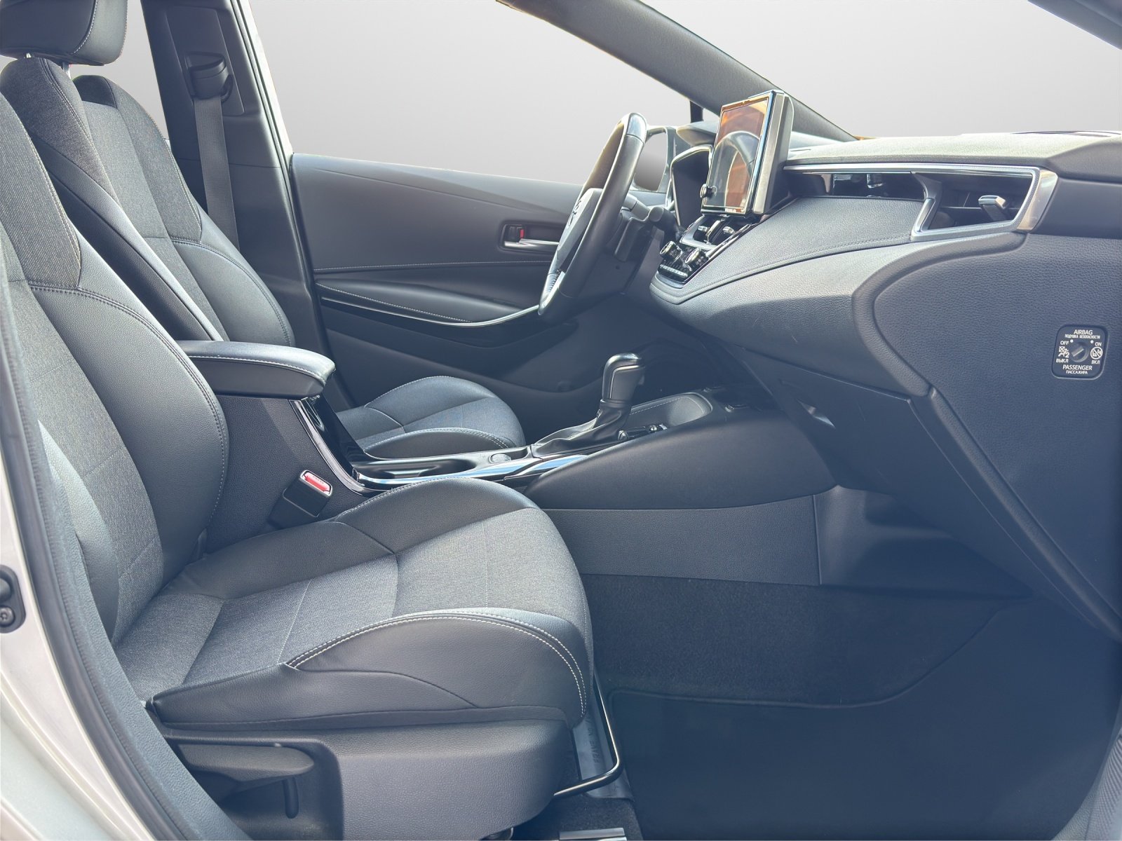 TOYOTA Corolla 2.0 HSD Trend, Full-Hybrid Petrol/Electric, Second hand / Used, Automatic - 7