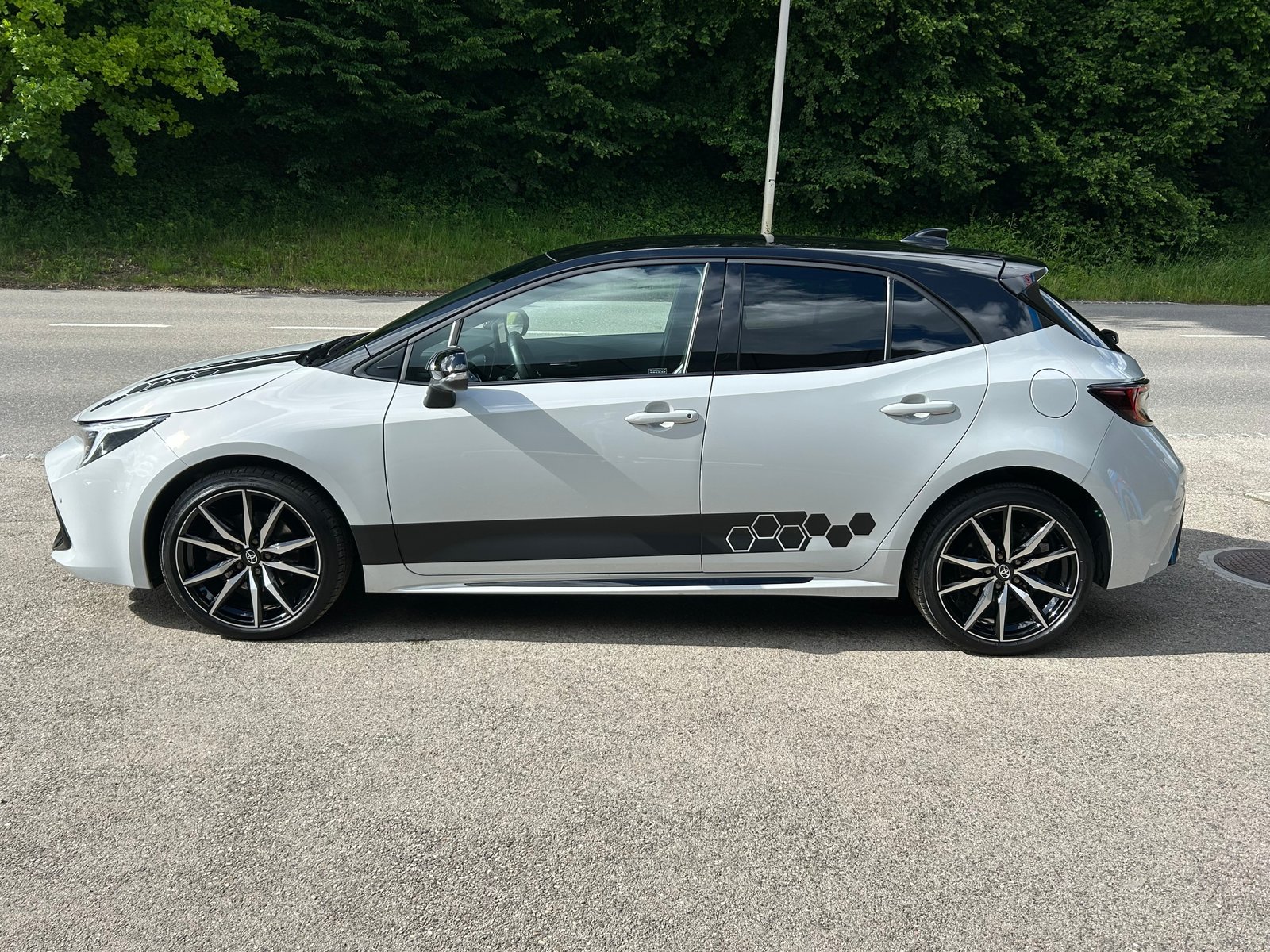 TOYOTA Corolla 2.0 HSD GR Sport e- CVT, Voll-Hybrid Benzin/Elektro, Occasion / Gebraucht, Automatik - 5