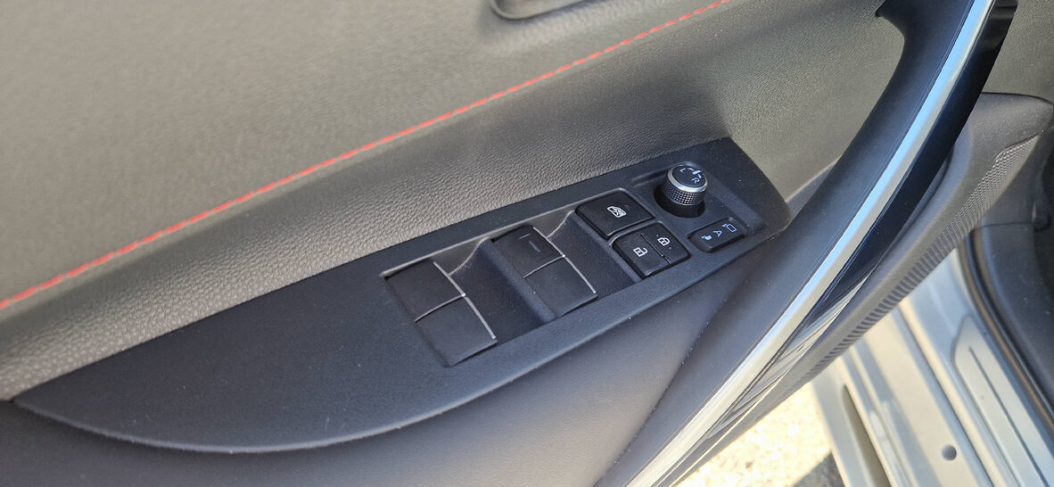 TOYOTA Corolla 2.0 HSD GR Sport, Hybride Intégral Essence/Électricité, Occasion / Utilisé, Automatique - 4
