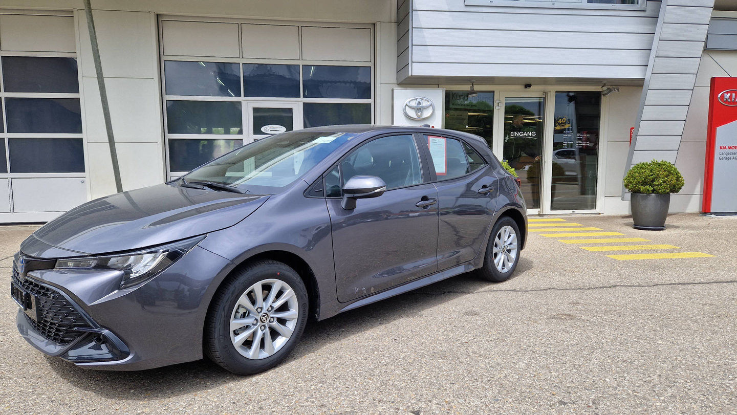 TOYOTA Corolla 1.8 HSD Comfort, Voll-Hybrid Benzin/Elektro, Vorführwagen, Automat - 2