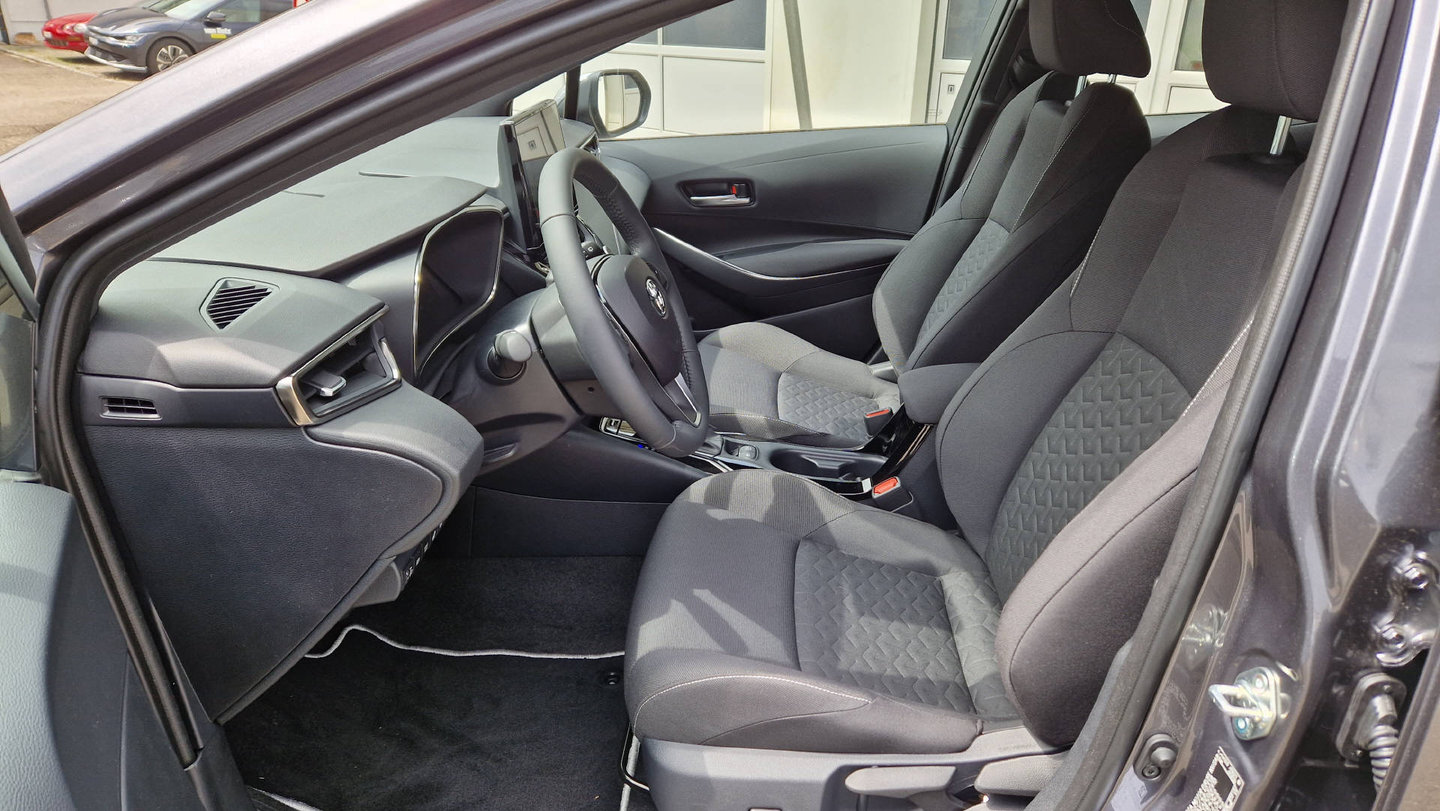 TOYOTA Corolla 1.8 HSD Comfort, Voll-Hybrid Benzin/Elektro, Vorführwagen, Automat - 4