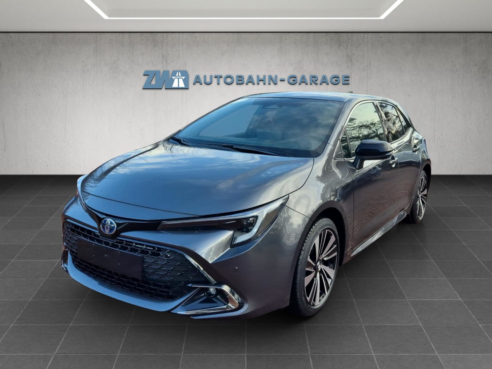 TOYOTA Corolla 1.8 HSD Trend, Full-Hybrid Petrol/Electric, Ex-demonstrator, Automatic