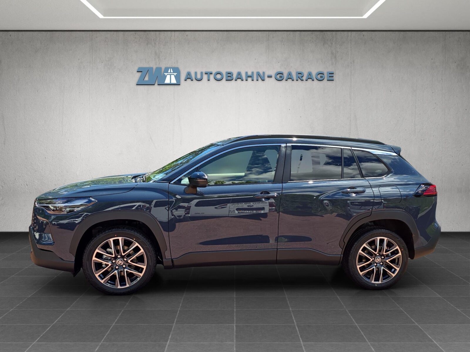 TOYOTA Corolla Cross 2.0 HSD Trend AWD-i, Full-Hybrid Petrol/Electric, New car, Automatic - 2