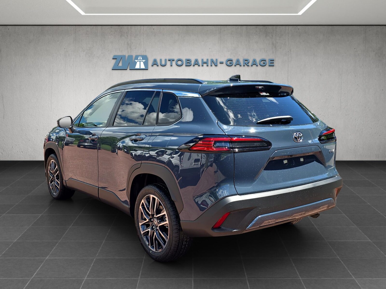TOYOTA Corolla Cross 2.0 HSD Trend AWD-i, Full-Hybrid Petrol/Electric, New car, Automatic - 3