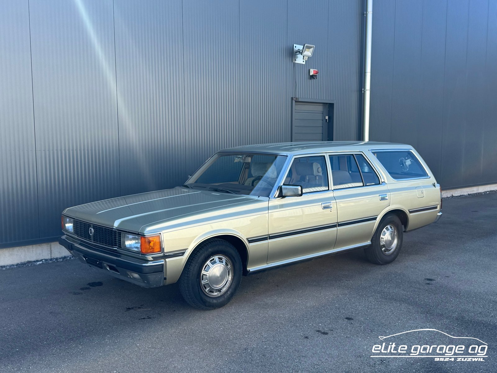 TOYOTA Crown 2800i Station