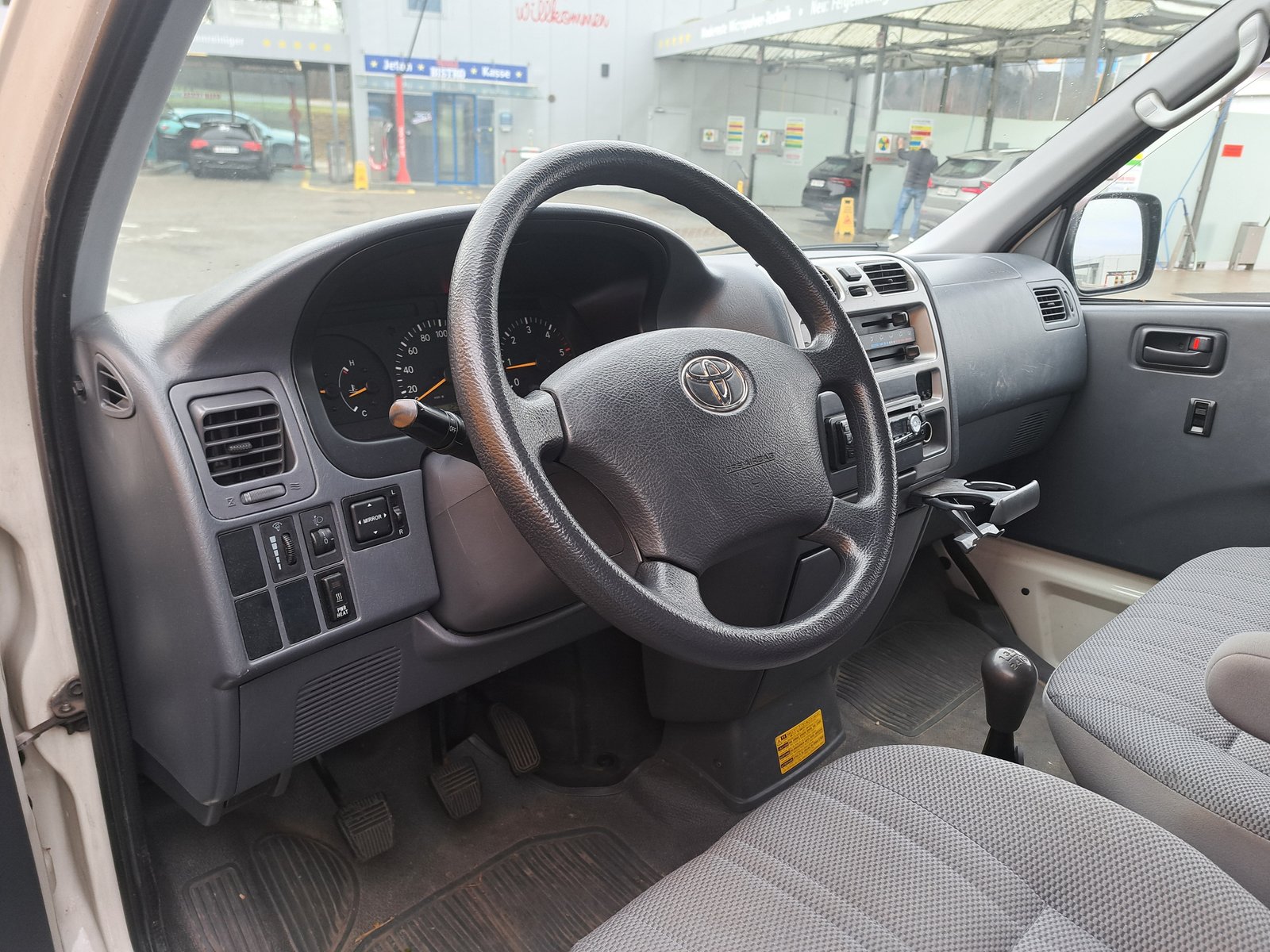 TOYOTA Hiace D-4D Kombi/Werk LWB, Diesel, Occasion / Gebraucht, Handschaltung - 4