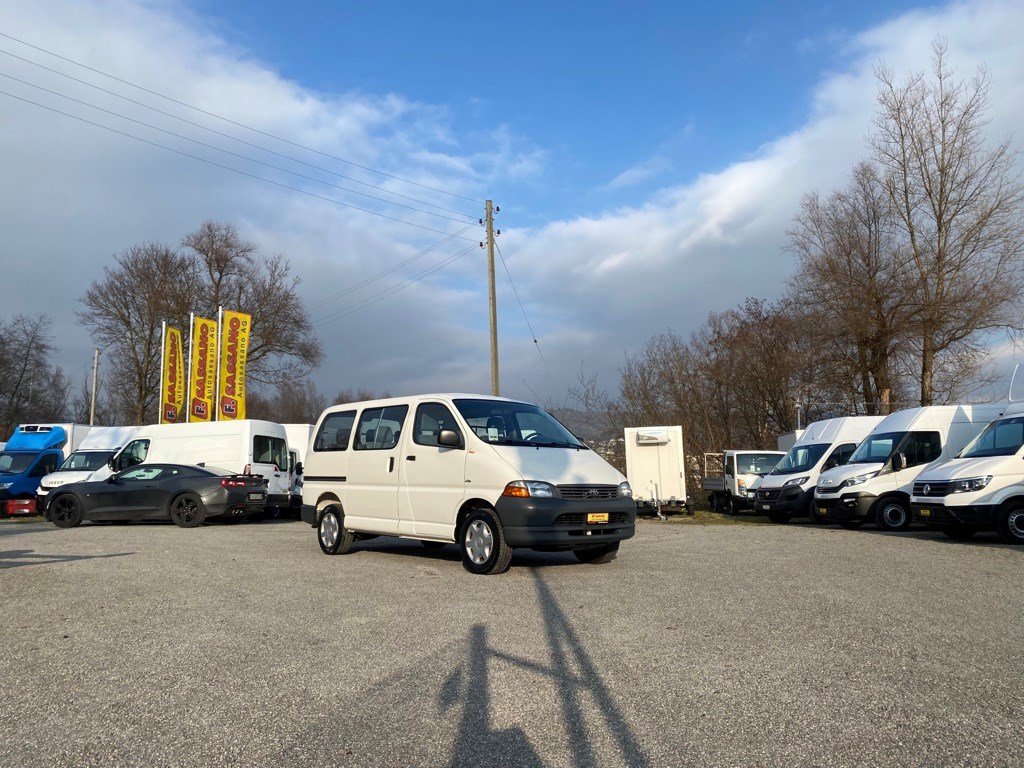 TOYOTA HI-ACE D-4D 9 Plätze, Diesel, Occasioni / Usate, Manuale