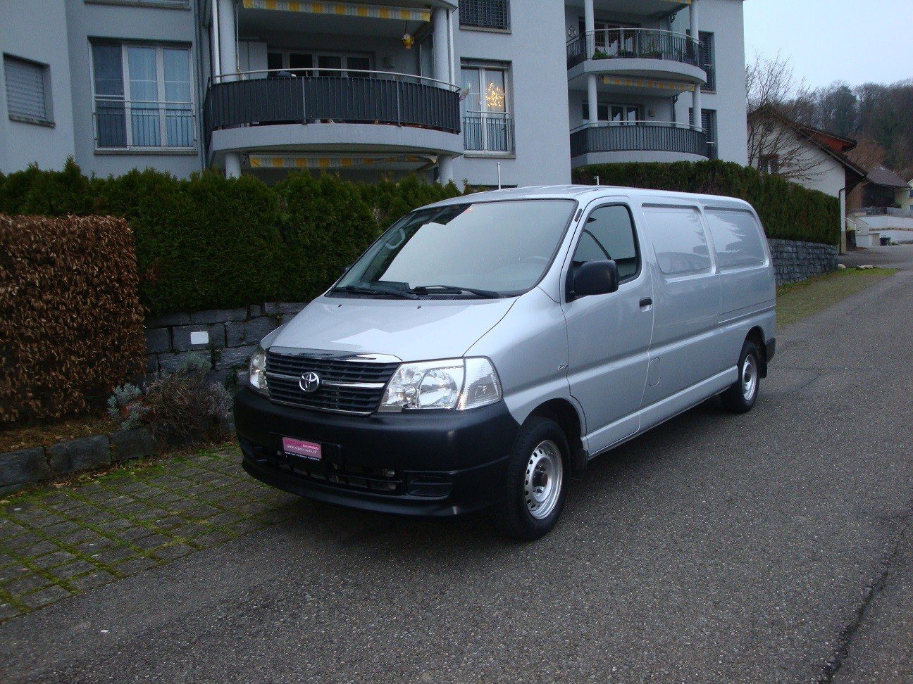TOYOTA Hiace D-4D Van LWB
