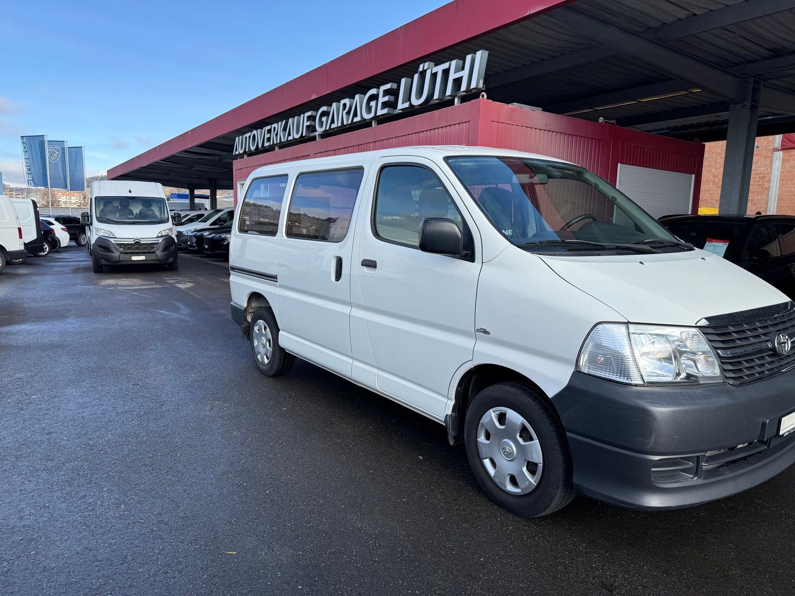TOYOTA Hiace D-4D Van SWB