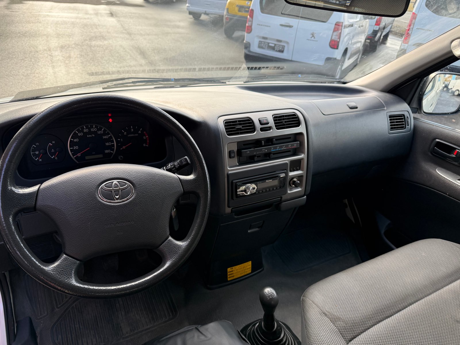 TOYOTA Hiace D-4D Van SWB, Diesel, Occasion / Utilisé, Manuelle - 4