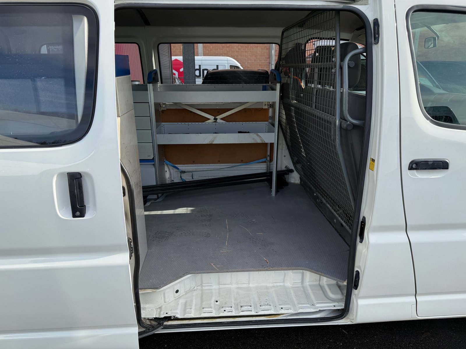 TOYOTA Hiace D-4D Van SWB, Diesel, Occasion / Utilisé, Manuelle - 7