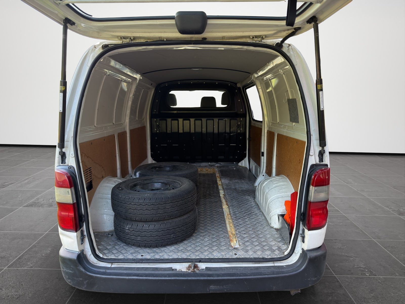 TOYOTA Hiace D-4D Van LWB, Diesel, Occasion / Gebraucht, Handschaltung - 6