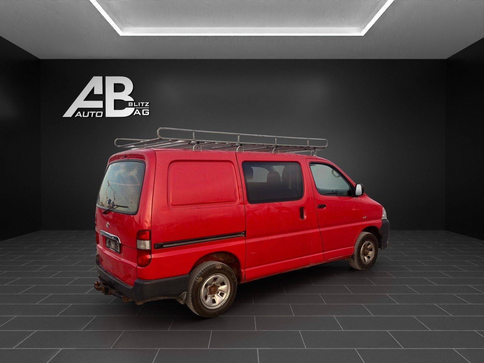TOYOTA Hiace D-4D Van 4WD SWB, Diesel, Second hand / Used, Manual - 5