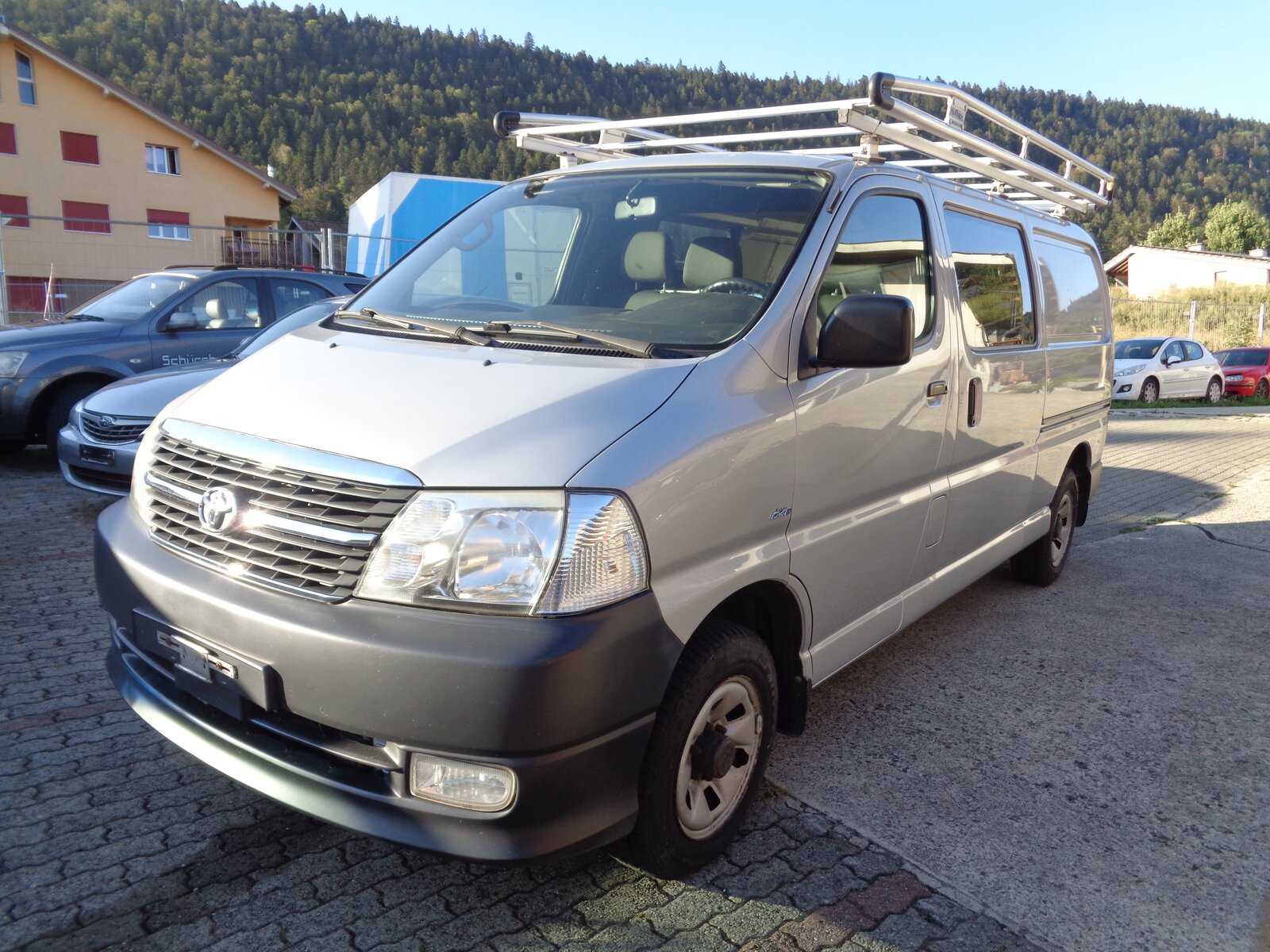 TOYOTA Hiace D-4D Van 4WD LWB, Diesel, Second hand / Used, Manual - 2