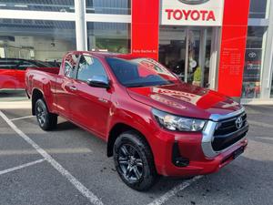 TOYOTA Hilux 2.4D-4D Style Extra Cab 4x4 A