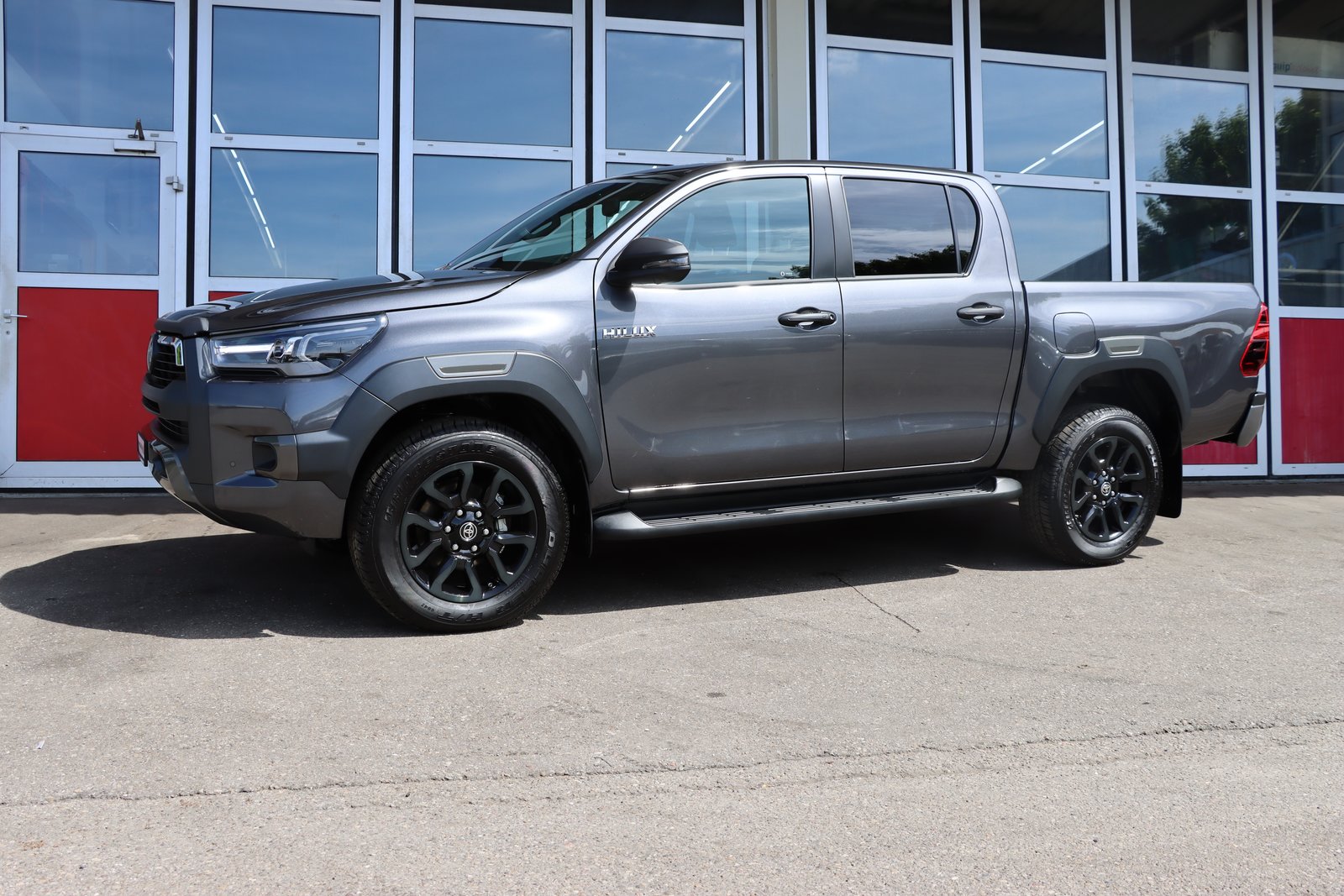 TOYOTA Hilux 2.8D-4D Invincible Double Cab 4x4 A, Diesel, New car, Automatic - 5