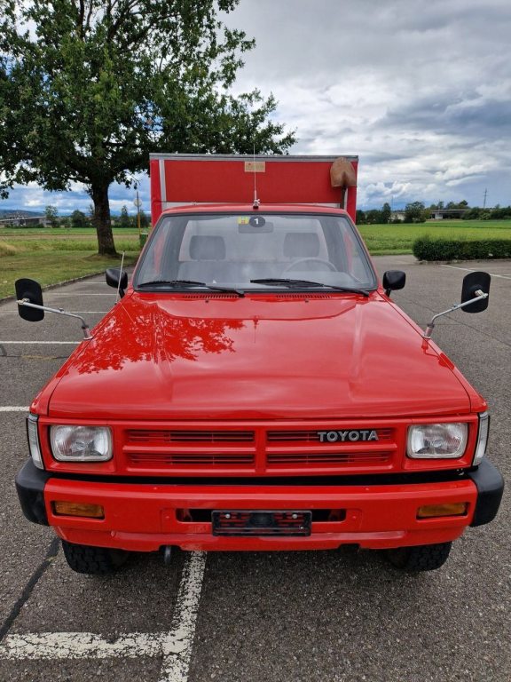 TOYOTA HILUX 4WD, Petrol, Second hand / Used, Manual - 2
