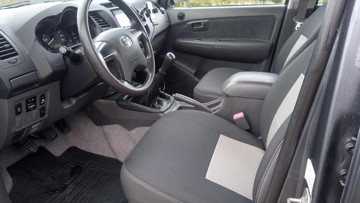 TOYOTA Hilux 2.5D 4WD Double Cab Luna, Diesel, Occasion / Gebraucht, Handschaltung - 7