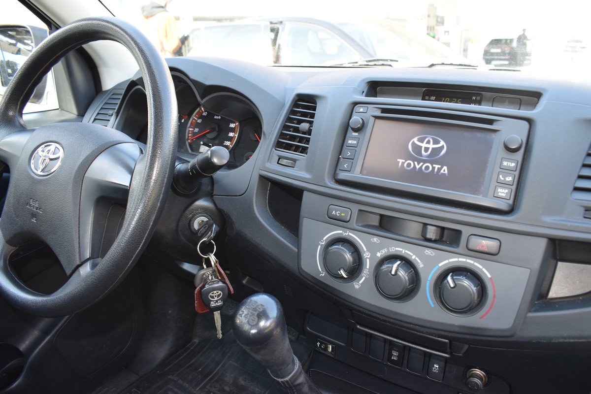 TOYOTA Hilux 2.5D 4WD Double Cab Luna, Diesel, Occasion / Gebraucht, Handschaltung - 6