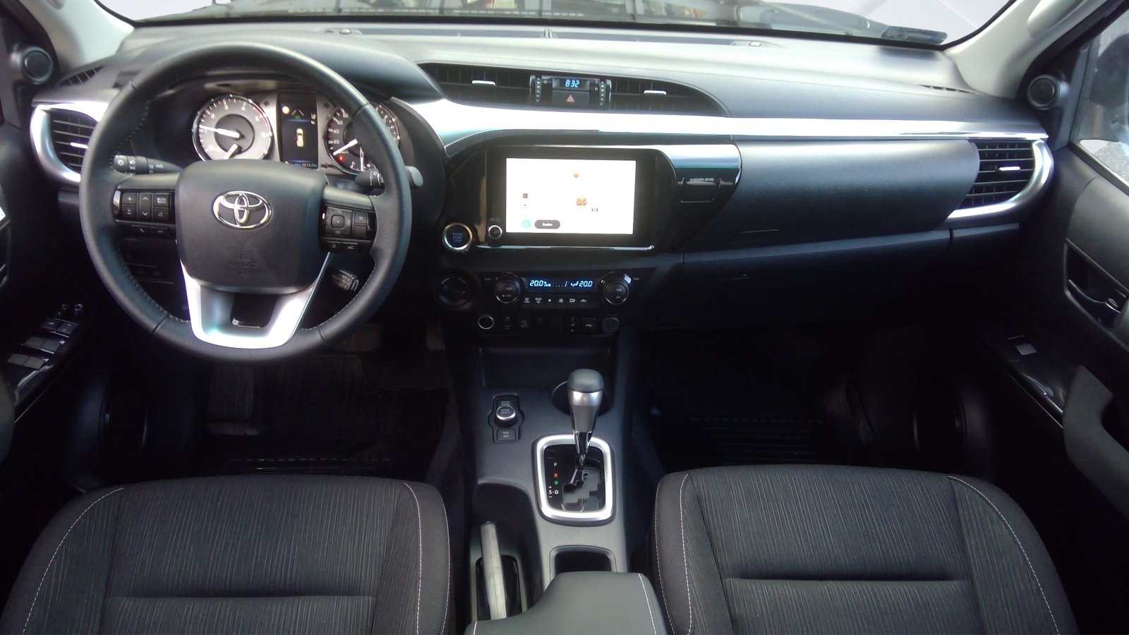TOYOTA Hilux 2.8d MHEV Invincible Double Cab 4x4, Mild-Hybrid Diesel/Elektro, Occasion / Gebraucht, Automatik - 4