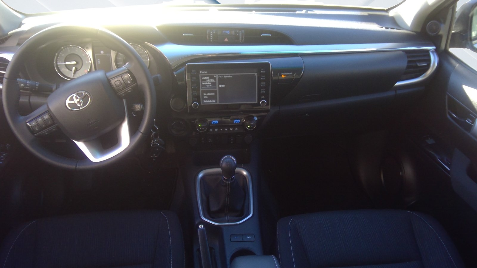 TOYOTA Hilux 2.4D-4D Style Double Cab 4x4 A, Diesel, Occasion / Gebraucht, Handschaltung - 4