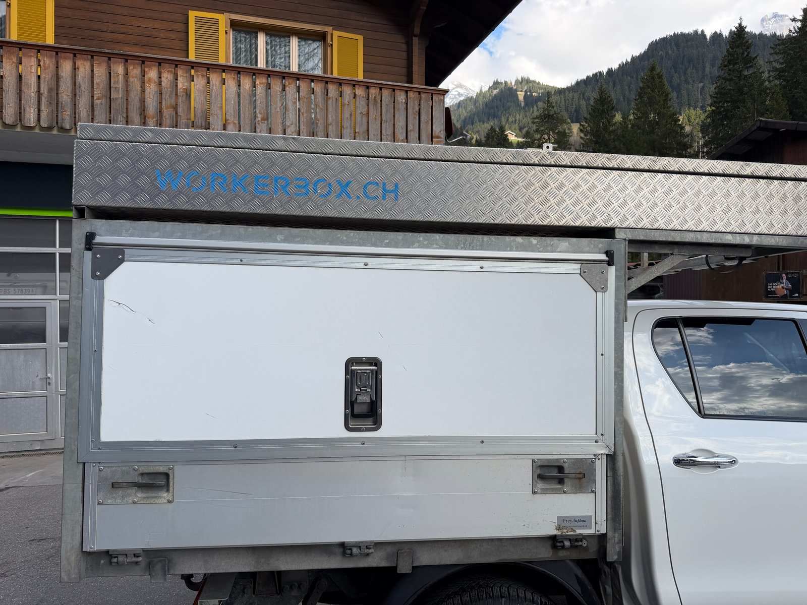 TOYOTA HILUX 2.4-4D Sol Premium Double Cab 4x4 A, Diesel, Occasion / Gebraucht, Automatik - 4