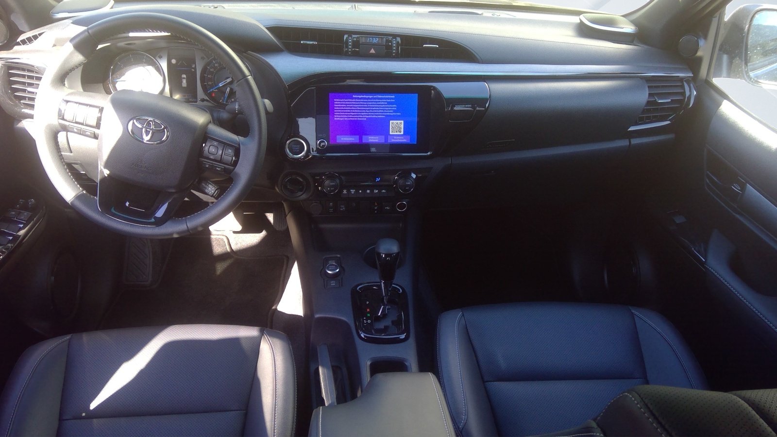 TOYOTA Hilux 2.8D-4D Invincible Double Cab 4x4 A, Diesel, Second hand / Used, Automatic - 4