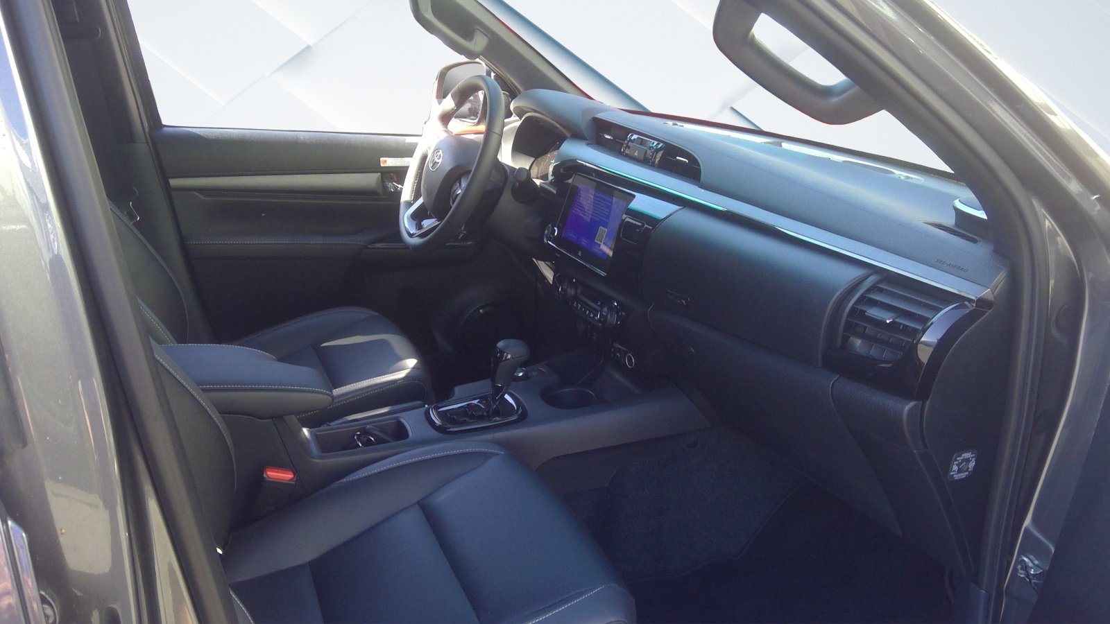 TOYOTA Hilux 2.8D-4D Invincible Double Cab 4x4 A, Diesel, Second hand / Used, Automatic - 5