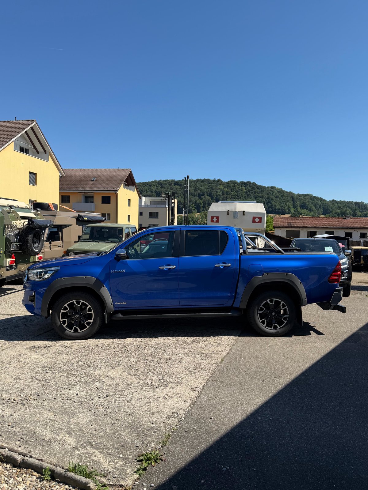 TOYOTA Hilux 2.4-4D Invincible Double Cab 4x4 A, Diesel, Occasion / Gebraucht, Automatik - 2
