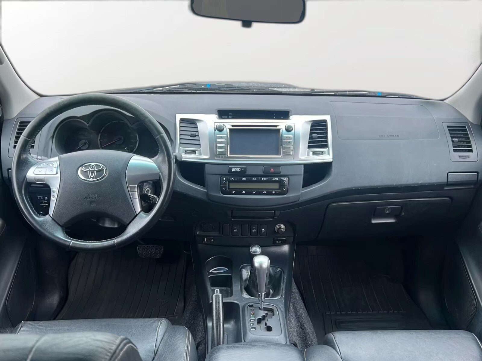 TOYOTA Hilux 3.0 4WD Sol Premium mit Kabine Revolux Ultra Li, Diesel, Second hand / Used, Automatic - 3