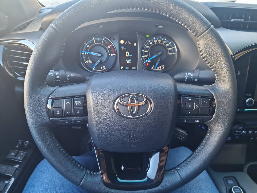 TOYOTA Hilux Double Cab.-Pick-up 2.8 D-4D MHEV 204 Invincible, Mild-Hybrid Diesel/Electric, New car, Automatic - 6