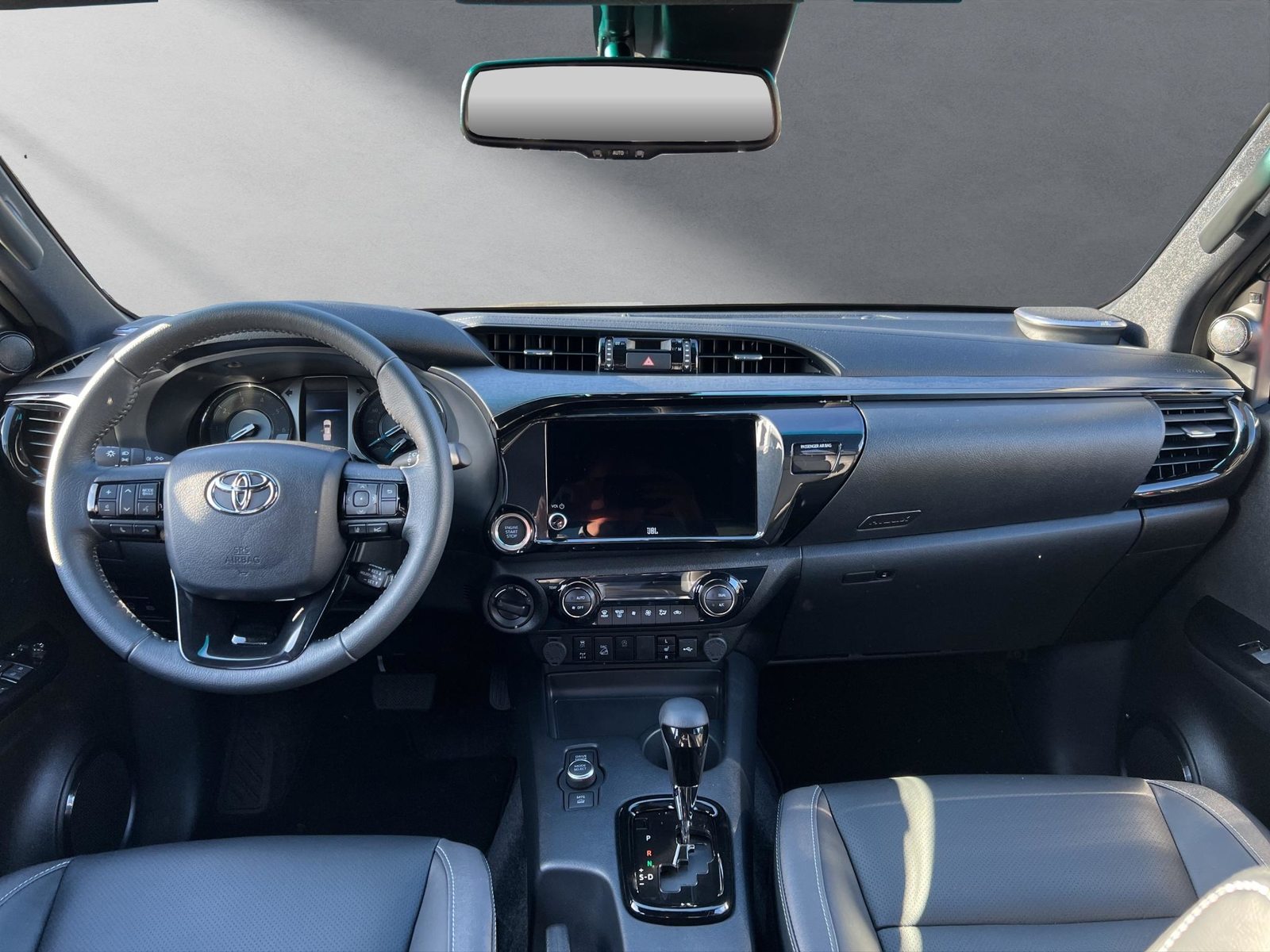 TOYOTA Hilux Double Cab.-Pick-up 2.8 D-4D MHEV 204 Invincible, Mild-Hybrid Diesel/Elektro, Neuwagen, Automatik - 4