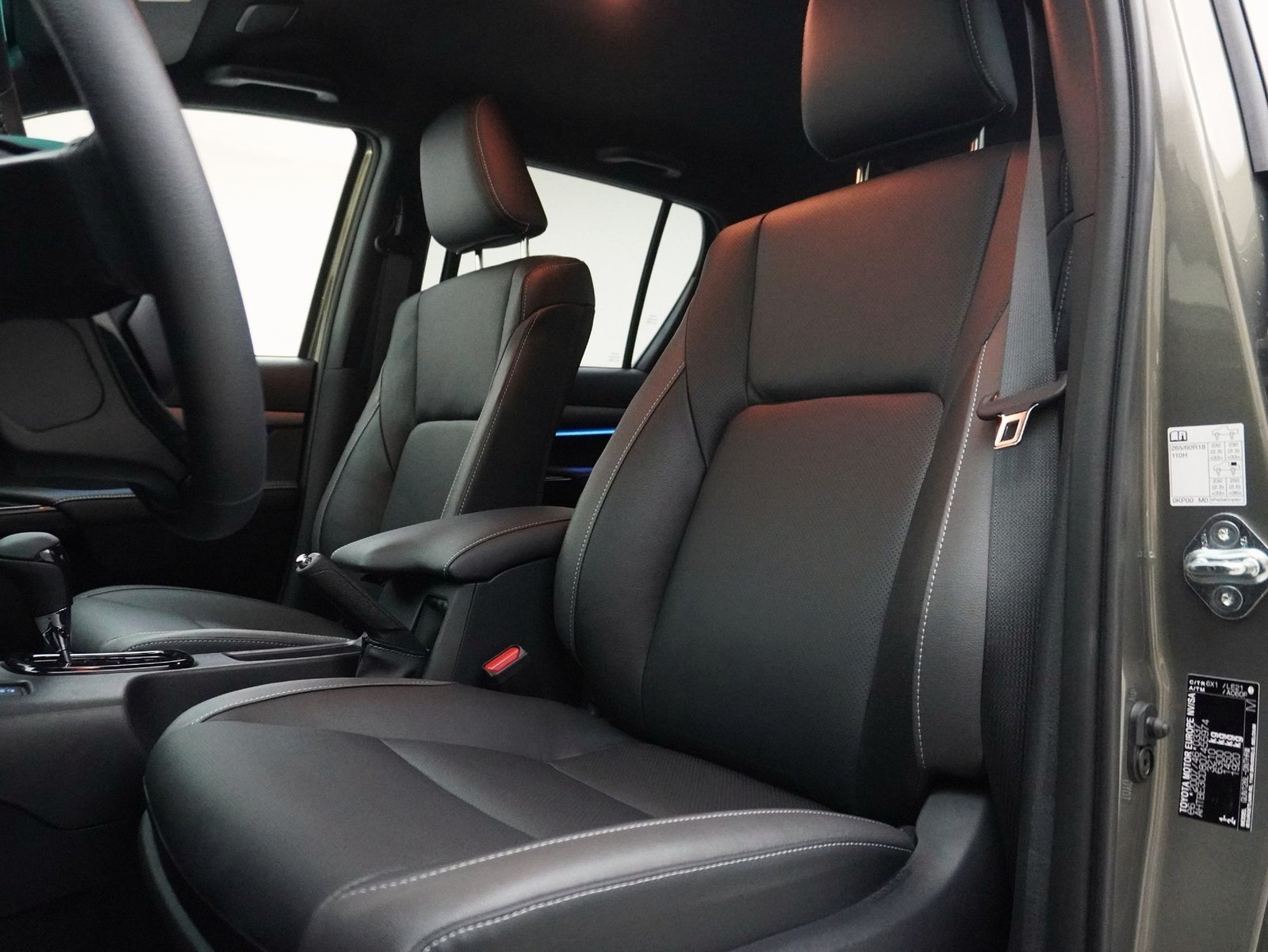 TOYOTA Hilux Double Cab.-Pick-up 2.8 D-4D MHEV 204 Invincibl, Hybride Léger Diesel/Électricité, Voiture nouvelle, Automatique - 6