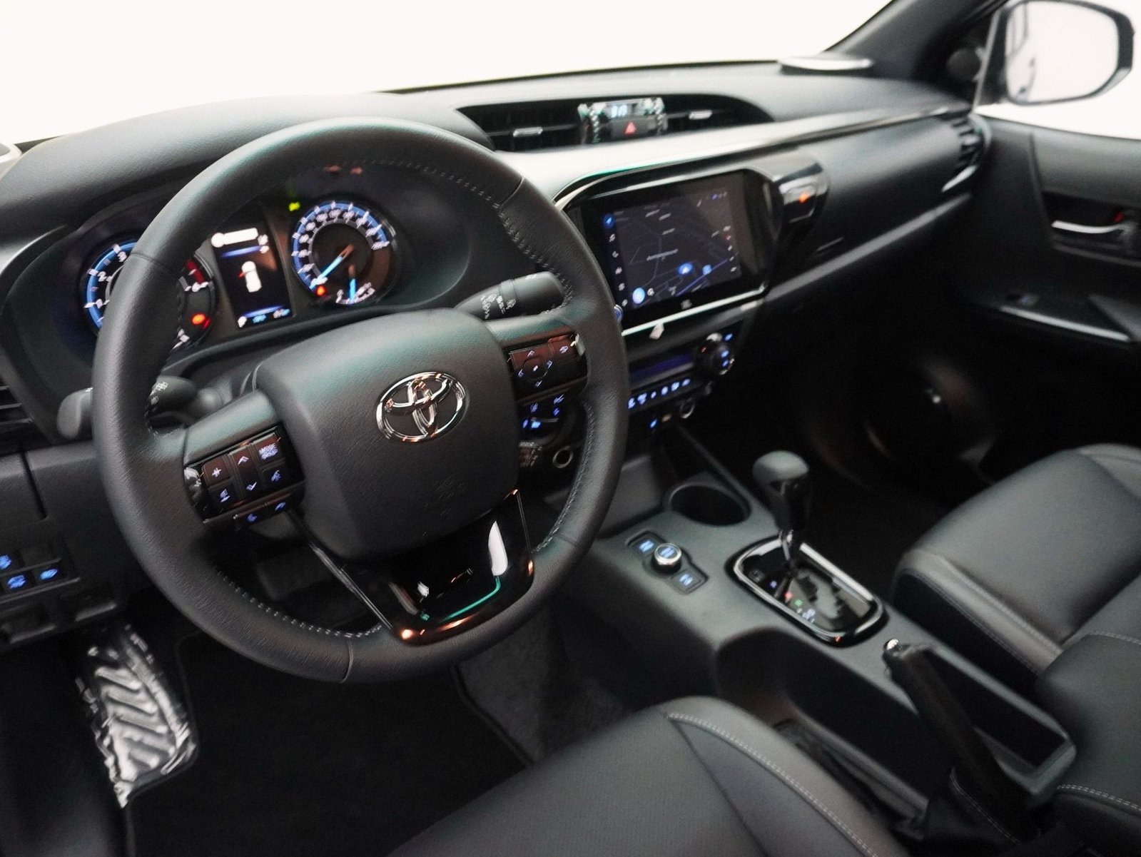 TOYOTA Hilux Double Cab.-Pick-up 2.8 D-4D MHEV 204 Invincibl, Hybride Léger Diesel/Électricité, Voiture nouvelle, Automatique - 7