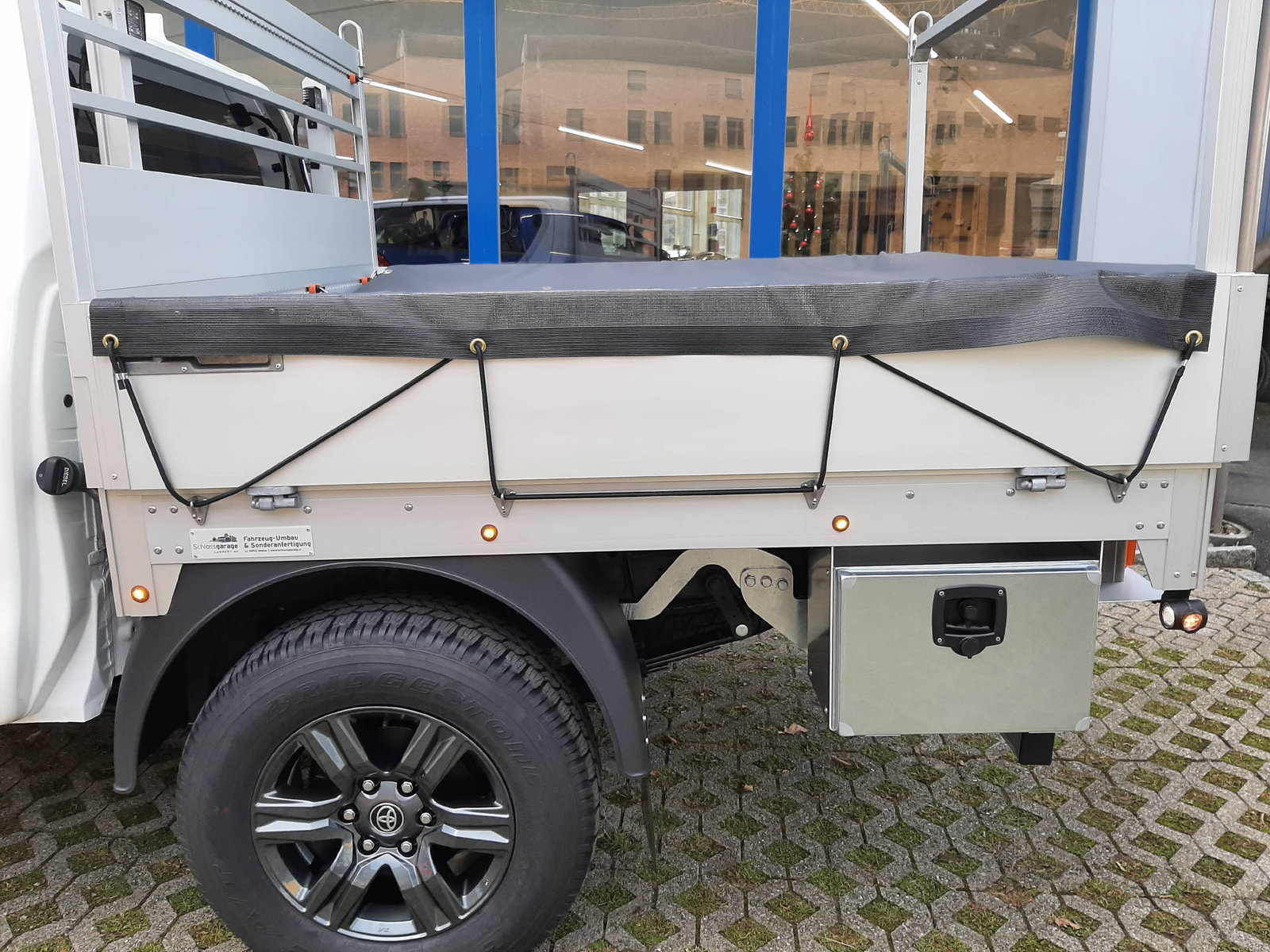 TOYOTA Hilux Double Cab.-Pick-up 2.8 D-4D MHEV Style, Hybride Léger Diesel/Électricité, Occasion / Utilisé, Automatique - 7