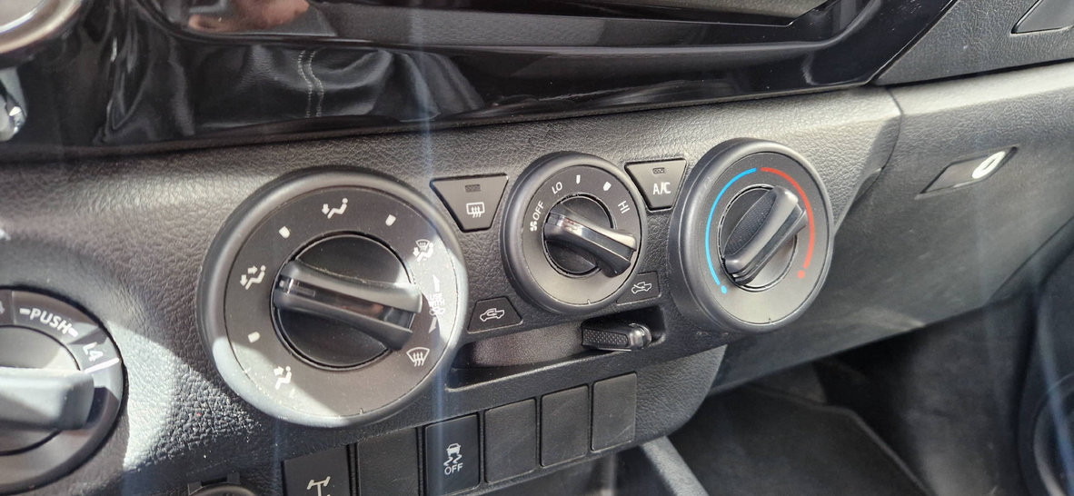 TOYOTA Hilux Double Cab.-Pick-up 2.4 D-4D 150 Luna, Diesel, Occasioni / Usate, Manuale - 7
