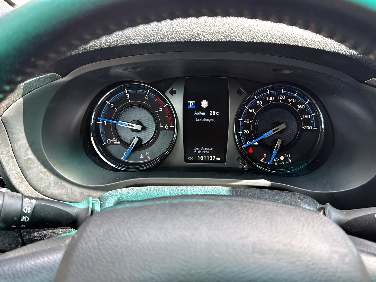 TOYOTA Hilux Double Cab.-Pick-up 2.8 D-4D 204 Invincible, Diesel, Occasion / Gebraucht, Automatik - 7
