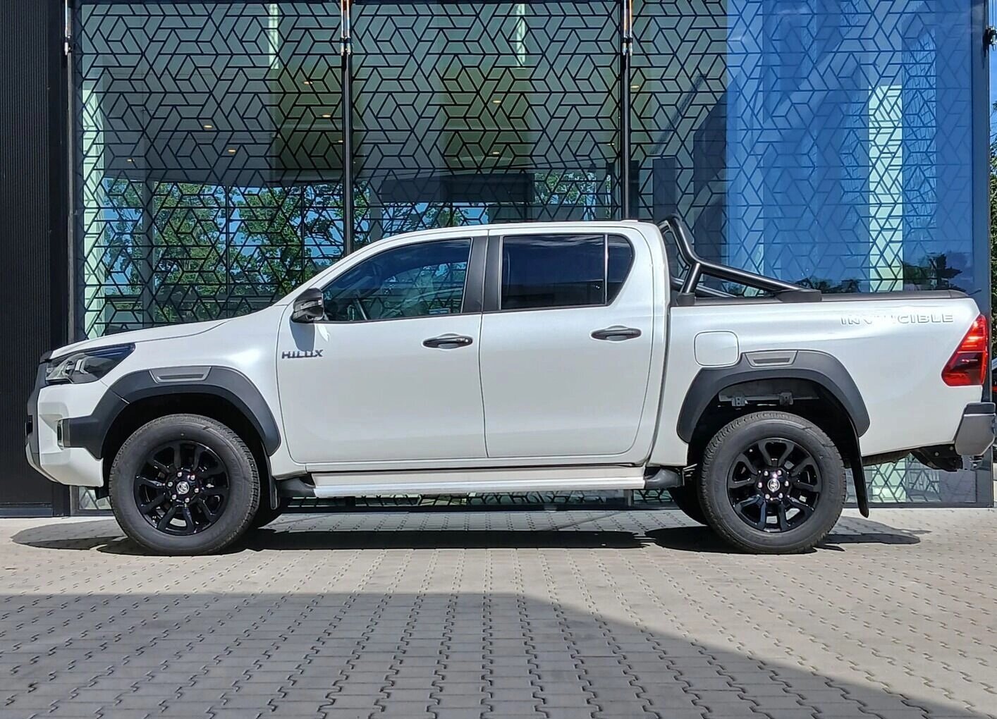 TOYOTA Hilux Double Cab.-Pick-up 2.8 D-4D MHEV 204 Invincible, Mild-Hybrid Diesel/Elektro, Occasion / Gebraucht, Automatik - 3