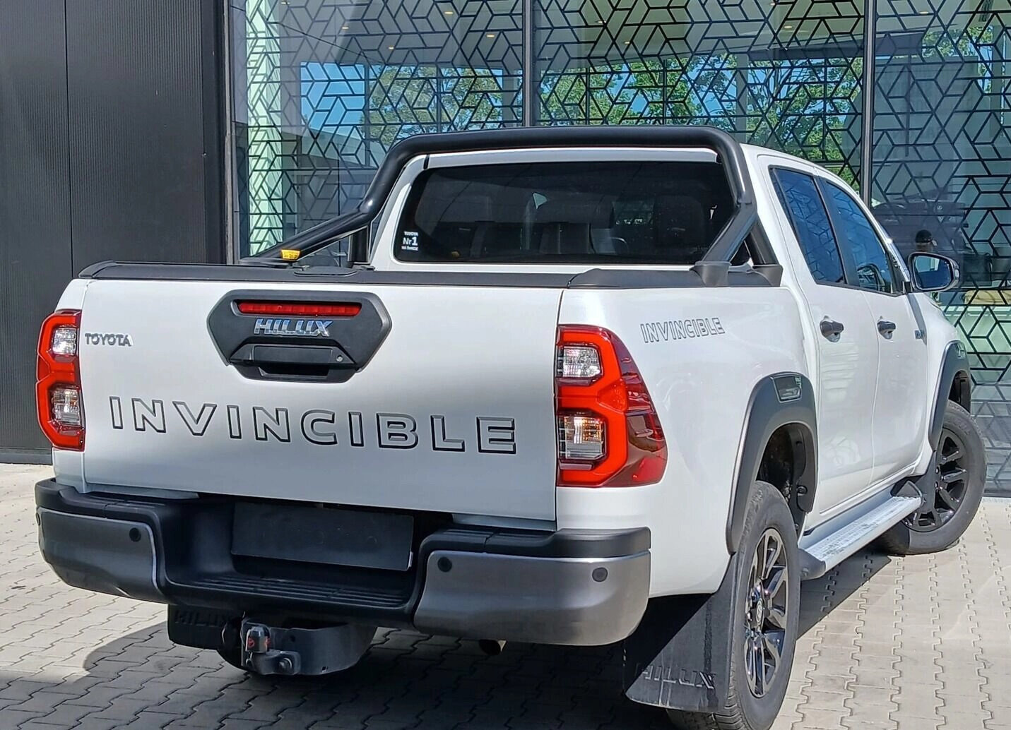 TOYOTA Hilux Double Cab.-Pick-up 2.8 D-4D MHEV 204 Invincible, Mild-Hybrid Diesel/Elektro, Occasion / Gebraucht, Automatik - 4