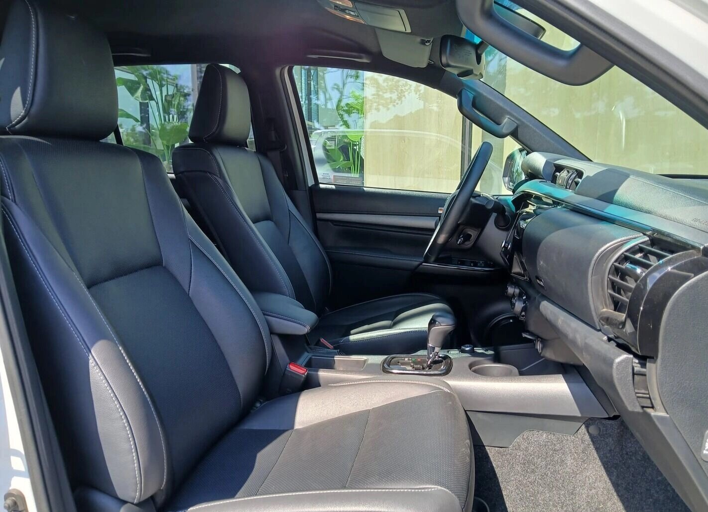TOYOTA Hilux Double Cab.-Pick-up 2.8 D-4D MHEV 204 Invincible, Mild-Hybrid Diesel/Elektro, Occasion / Gebraucht, Automatik - 5