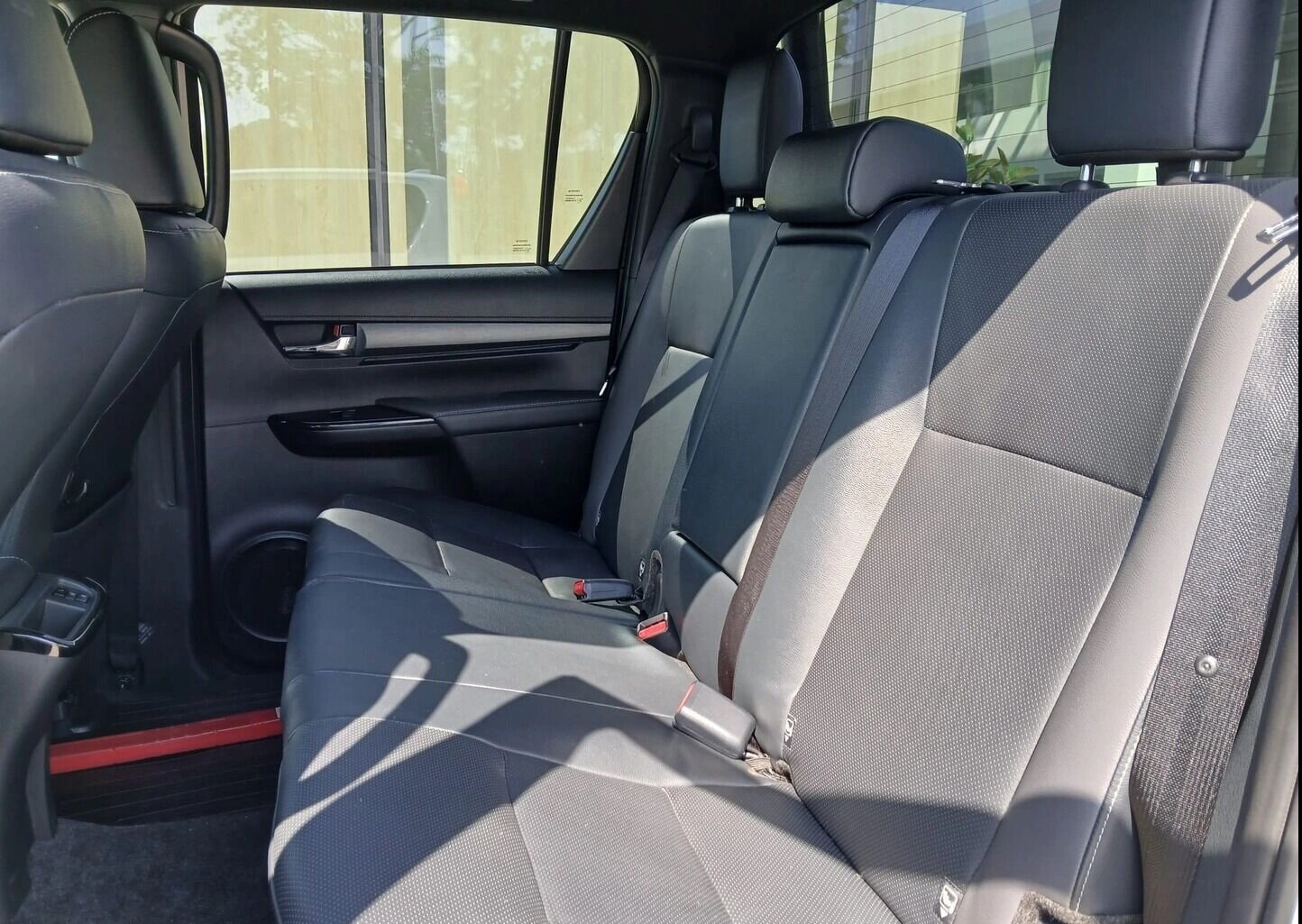TOYOTA Hilux Double Cab.-Pick-up 2.8 D-4D MHEV 204 Invincible, Mild-Hybrid Diesel/Elektro, Occasion / Gebraucht, Automatik - 6