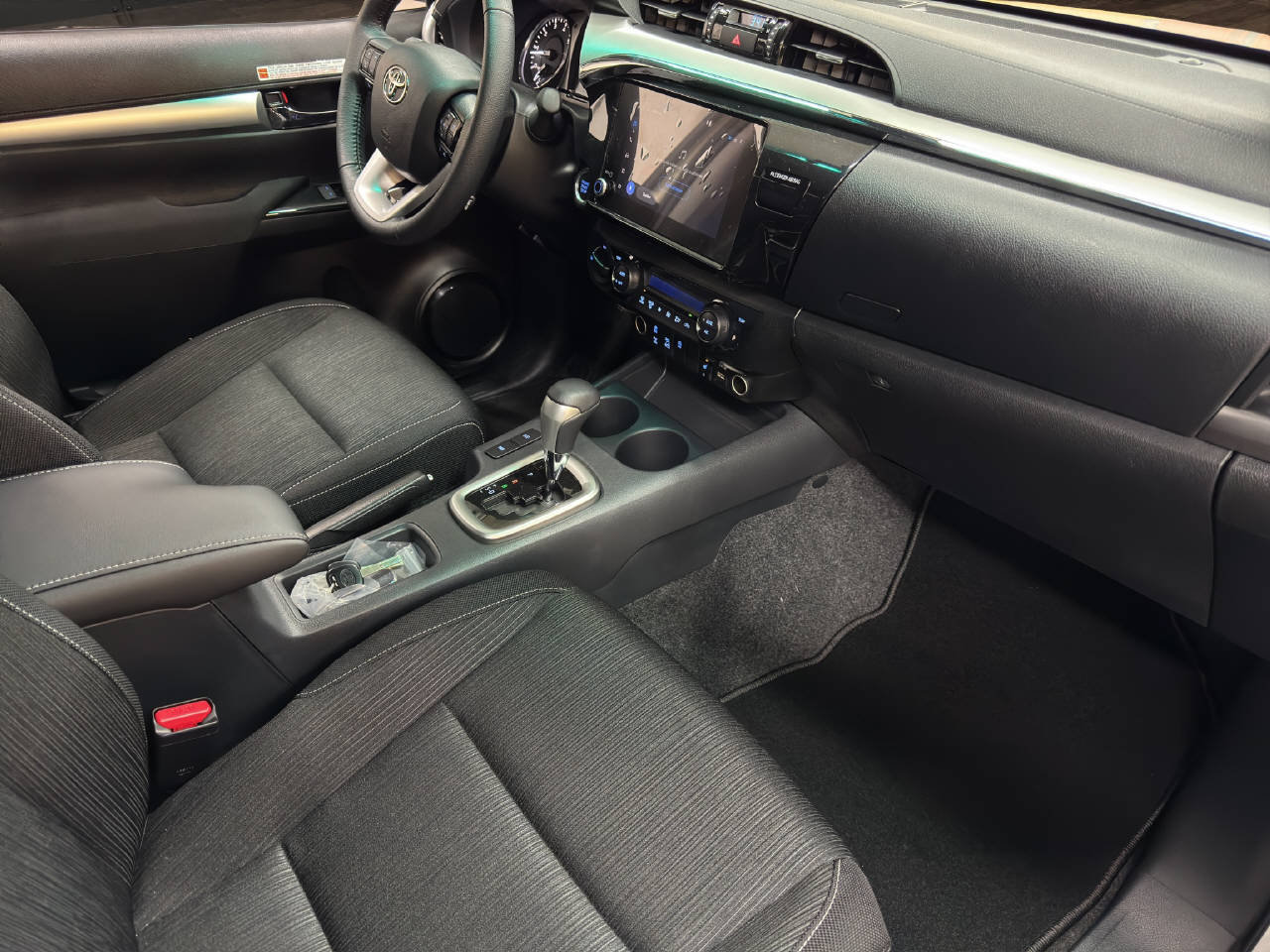 TOYOTA Hilux Double Cab.-Pick-up 2.4 D-4D 150 Style, Diesel, Vorführwagen, Automatik - 7