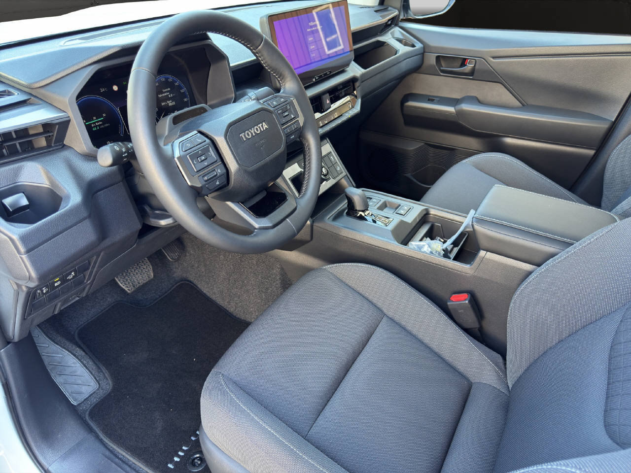 TOYOTA Hilux Double Cab.-Pick-up 59KWh Comfort, Electric, Ex-demonstrator, Automatic - 5