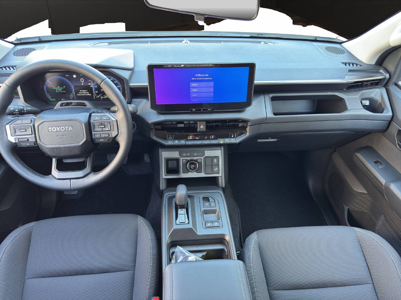 TOYOTA Hilux Double Cab.-Pick-up 59KWh Comfort, Electric, Ex-demonstrator, Automatic - 6