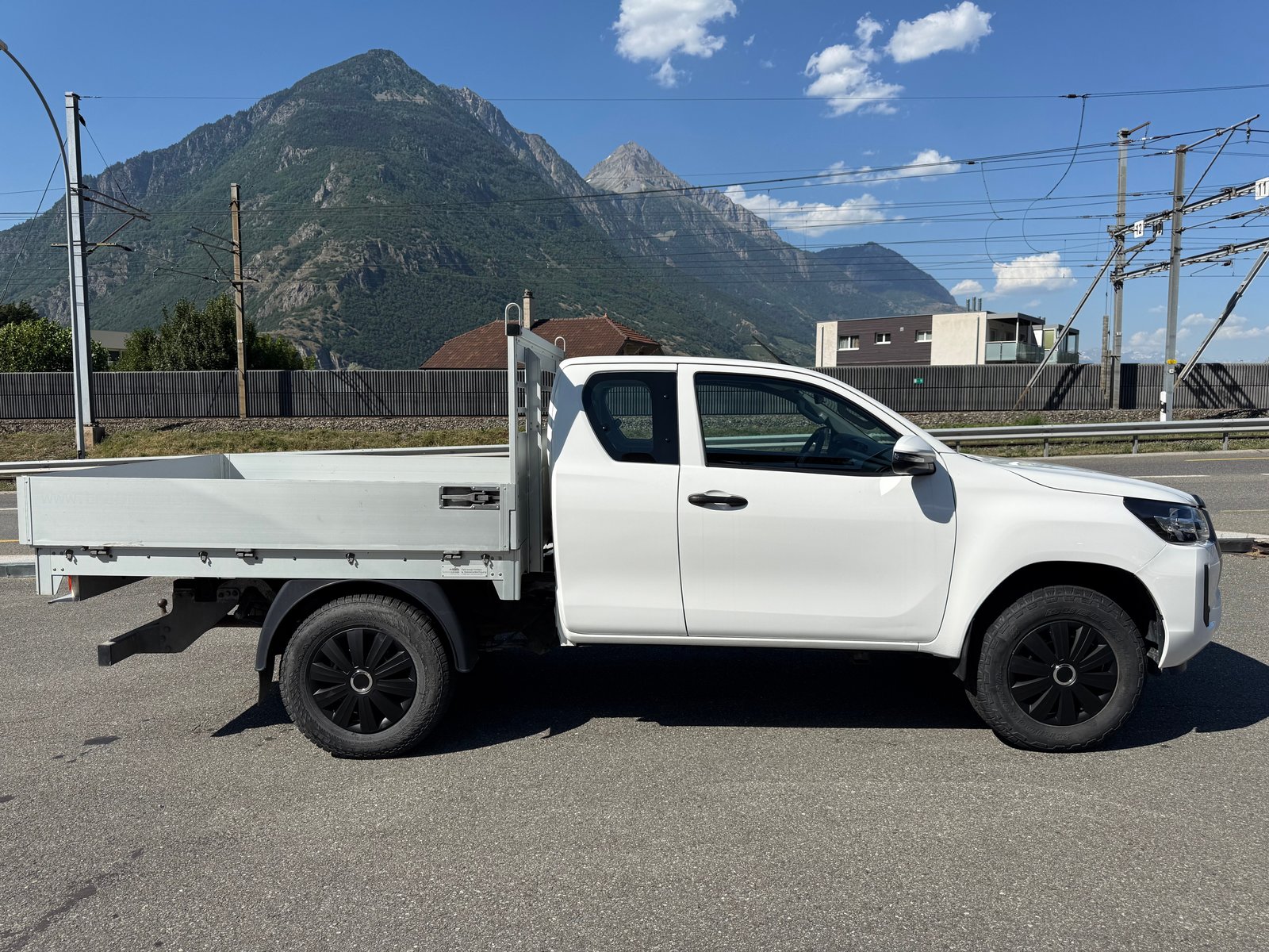 TOYOTA Hilux 2.4D-4D Comfort Extra Cab 4x4, Diesel, Occasion / Utilisé, Manuelle - 5